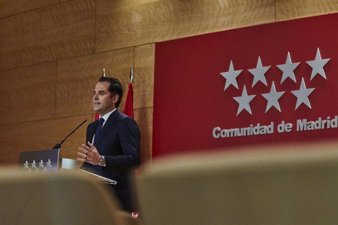 El vicepresidente de la Comunidad de Madrid, Ignacio Aguado, interviene durante la rueda de prensa posterior al Consejo de Gobierno de la Comunidad de Madrid celebrada en la Real Casa de Correos, Madrid,