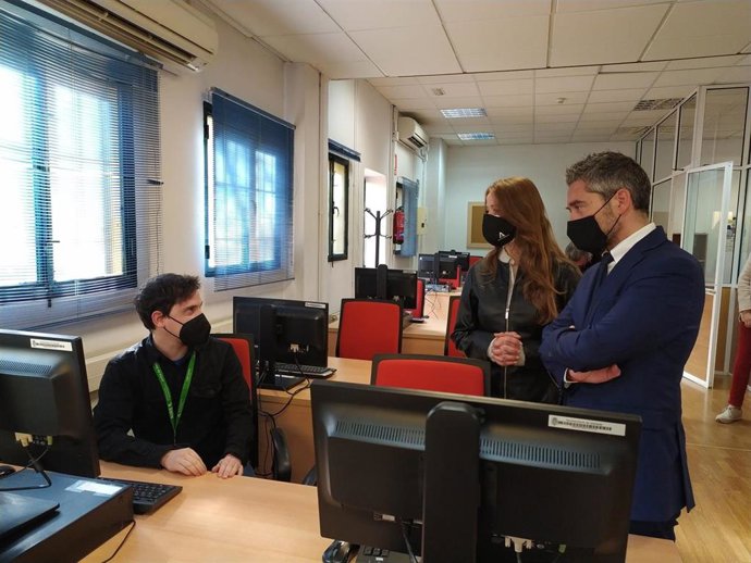 Presentación de un programa para el desarrollo de competencias digitales para la inserción laboral