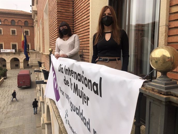 La Diputación de Teruel luce una pancarta institucional en el balcón por el 8M