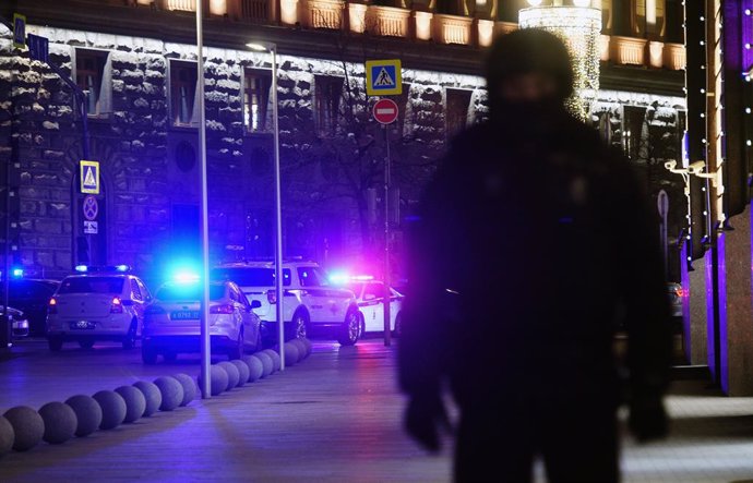 Archivo - December 19, 2019 - Moscow, Russia: Police cars at the headquarters of Russian Federal Security Service on Kuznetsky Most where an unknown person opened fire. December 19 2019. Russia, Moscow (Emin Dzhafarov/Kommersant/Contacto)