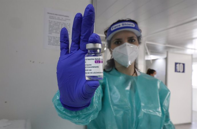27 February 2021, Spain, Palma: A medic holds a vial at the "Covid Express" vaccination centre at Son Dureta Hospital, where teachers, security guards and key workers in Mallorca have been vaccinated with the AstraZeneca COVID-19 vaccine. Photo: Clara M