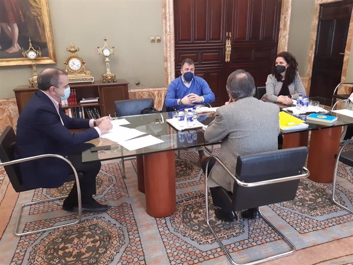 El delegado del Gobierno en Madrid, José Manuel Franco, se reúne con el alcalde de Rivas Vaciamadrid, Pedro del Cura.