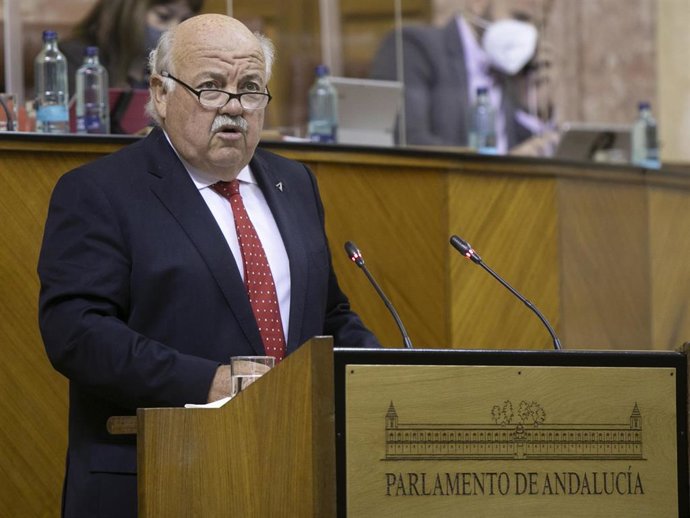 El consejero de Salud y Familias, Jesús Aguirre, en el Parlamento andaluz, en una imagen de archivo.