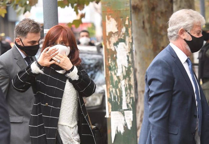 Archivo - Cristina Fernández en una imagen de archivo de una de sus comparecencias en un tribunal por sus múltiples acusaciones de corrupción. 