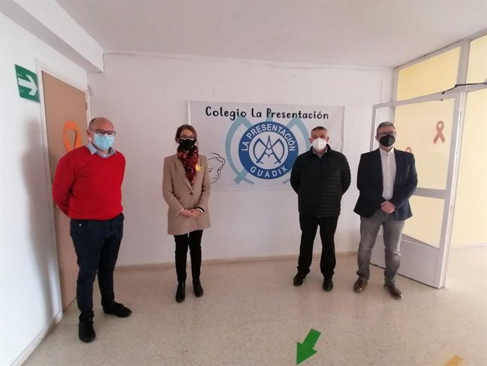 Visita de Junta y Ayuntamiento al centro docente privado La Presentación de Nuestra Señora de Guadix