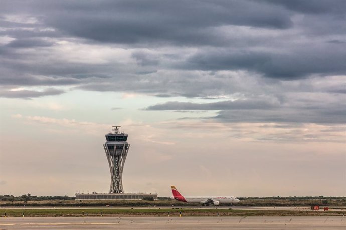 Archivo - Arxiu - Torre de control de l'Aeroport de Barcelona - El Prat.