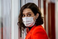 Ayuso critica que el Gobierno que convocó elecciones en Cataluña "con peores datos", ahora cierre España estando "mejor"