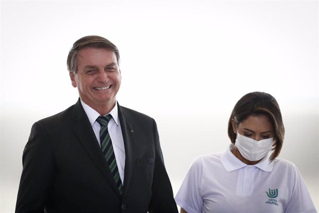 El presidente de Brasil, Jair Bolsonaro, y la primeira dama, Michele Bolsonaro.