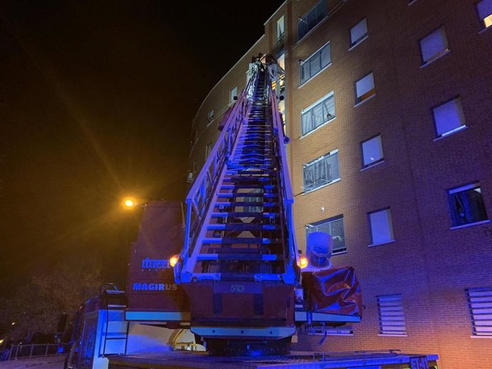 Bomberos en un incendio en Tetuán
