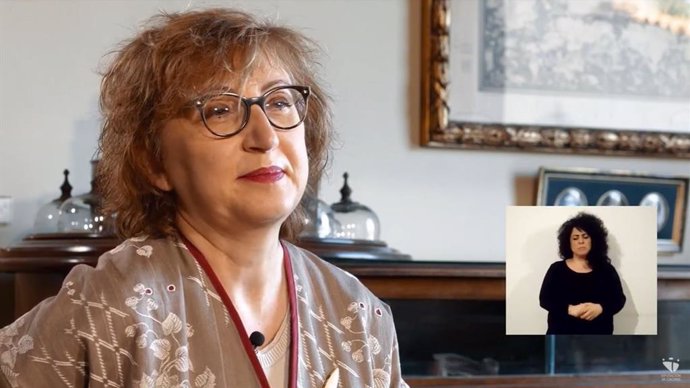 La pintora Lourdes Murillo protagoniza un nuevo vídeo de la campaña del 8M de la Diputación de Cáceres