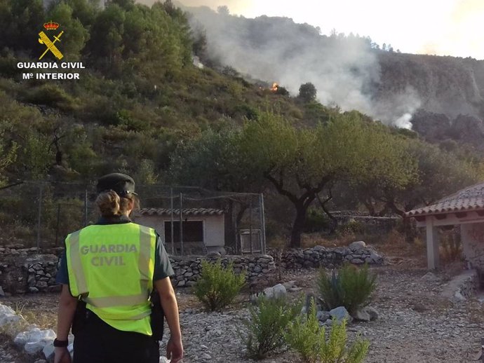 La Guardia Civil detiene a un varón por cuatro delitos de incendio forestal y cuatro de daños en la Marina Alta