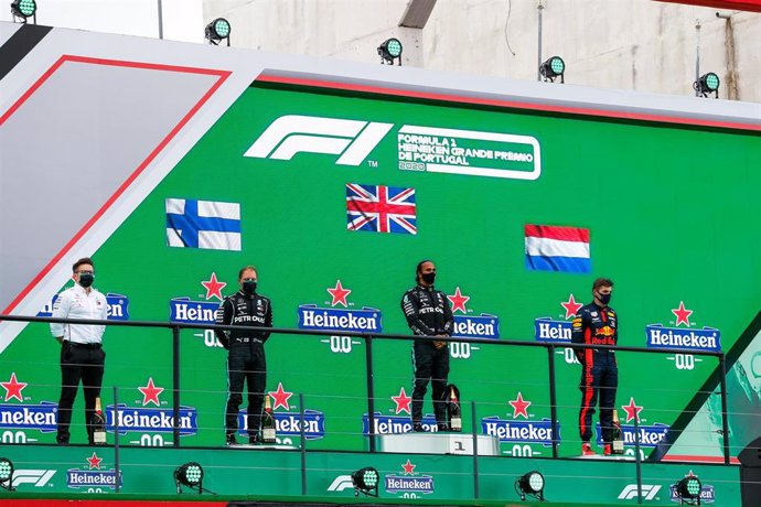Archivo - Bottas, Hamilton y Verstappen en el podio del Gran Premio de Portugal de 2020