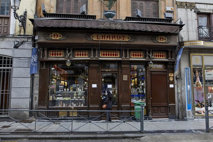 Archivo - El restaurante Lhardy, en Madrid (España), a 30 de enero de 2021. El Pleno del Ayuntamiento de Madrid ha aprobado este martes, a propuesta del área de Cultura, Turismo y Deporte, declarar a los restaurantes centenarios de Madrid espacios cultu