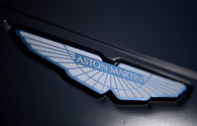 Archivo - FILED - 25 August 2019, Brandenburg, Klettwitz: An Aston Martin logo is seen on the hood of a racing car. Aston Martin reveals its first SUV. Photo: Monika Skolimowska/zb/dpa