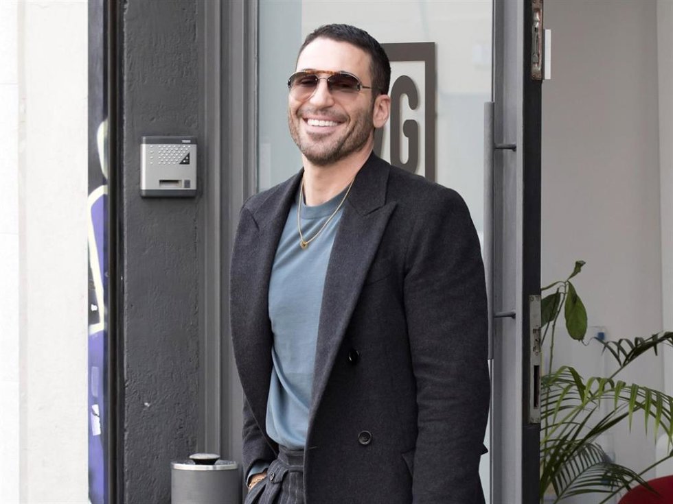 Miguel Ángel Silvestre, divertida jornada de compras por la capital