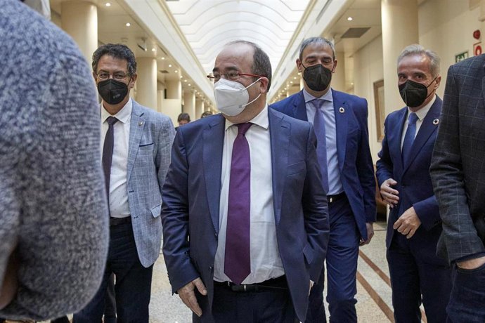 Archivo - El ministro de Política Territorial, Miquel Iceta a su salida de una sesión de control al Gobierno en el Senado, en Madrid (España), a 2 de febrero de 2021. Durante el pleno, el Ejecutivo se enfrenta esta vez a preguntas relacionadas con la nu