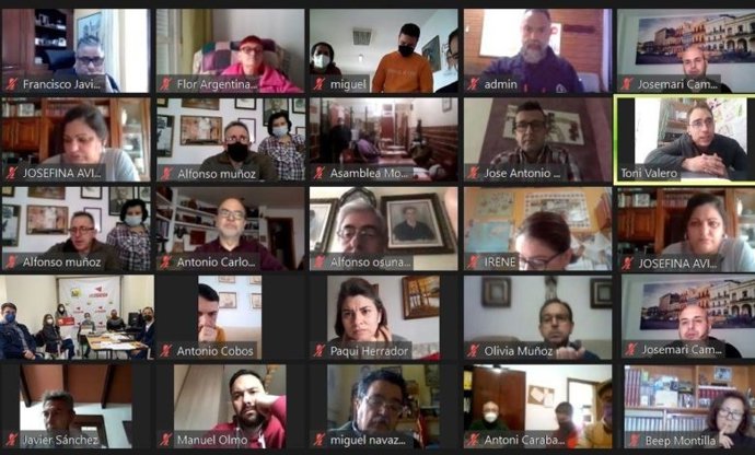 Imagen de una asamblea telemática de base de IU.