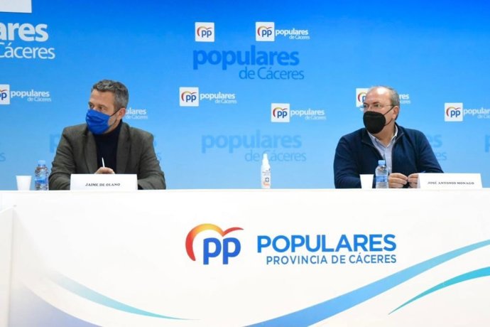 El vicesecretario nacional del PP, Jaime de Olano, y el presidente del PP extremeño, José Antonio Monago, en un encuentro en Cáceres