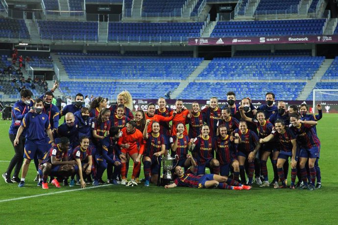 Las jugadoras del FC Barcelona celebran la victoria en la Copa de la Reina 2019-2020