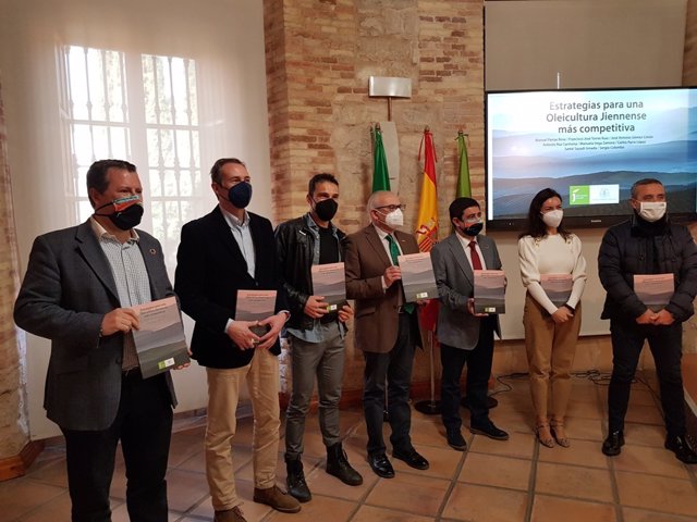 Presentación de la publicación 'Estrategias para una oleicultura jiennense más competitiva'.