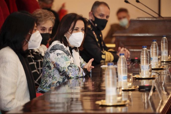 La ministra de Defensa, Margarita Robles, en un acto de agradecimiento a protagonistas de la historia reciente