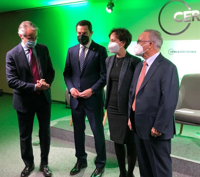 Juan Moreno (segundo por la izquierda), este viernes en el Cercle d'Economia, en Barcelona