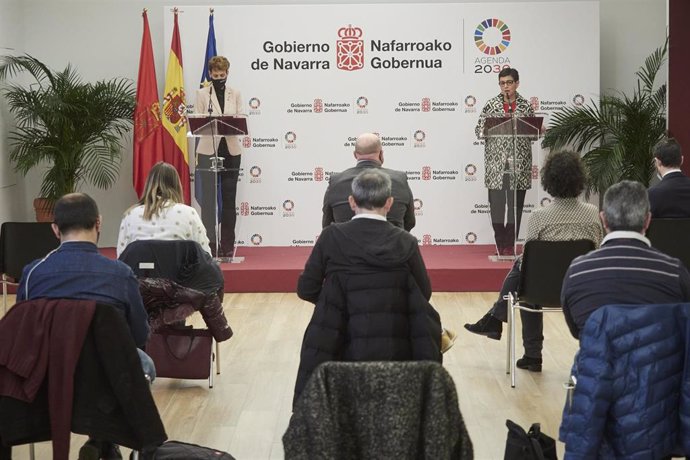 La presidenta del Gobierno de Navarra, María Chivite (i) y la ministra de Asuntos Exteriores, Unión Europea y Cooperación, Arancha González Laya.