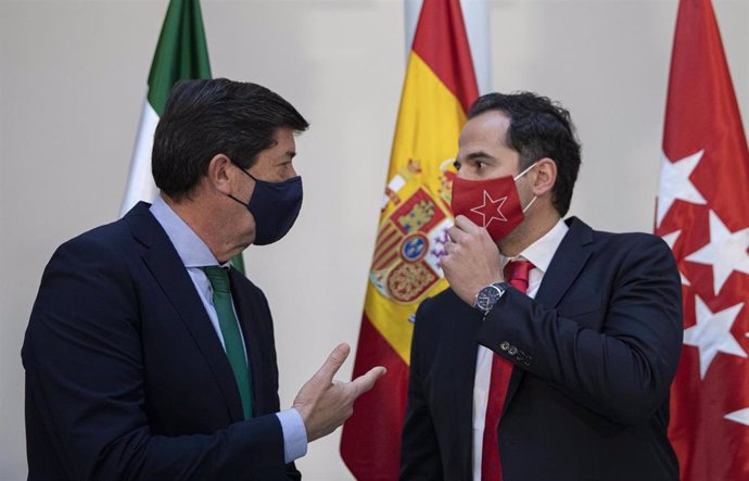 El vicepresidente de la Junta de Andalucía, Juan Marín, y el vicepresidente de la Comunidad de Madrid, Ignacio Aguado, este viernes en Sevilla. 