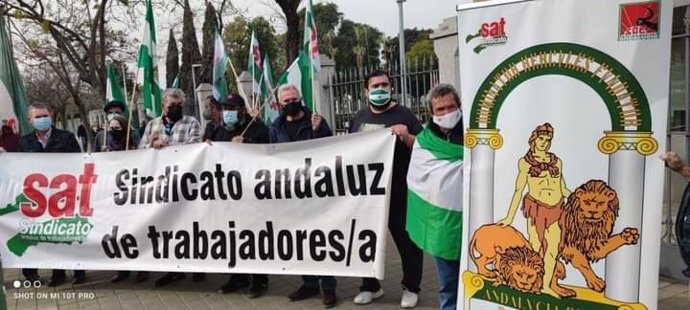 El SAT denuncia "el cambio del escudo" de Andalucía por parte de la Junta.