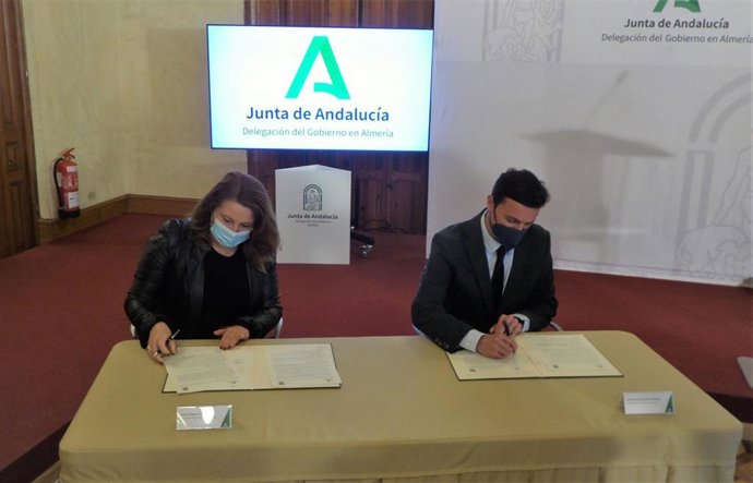 La consejera de Agricultura y el presidente de la Diputación de Almería