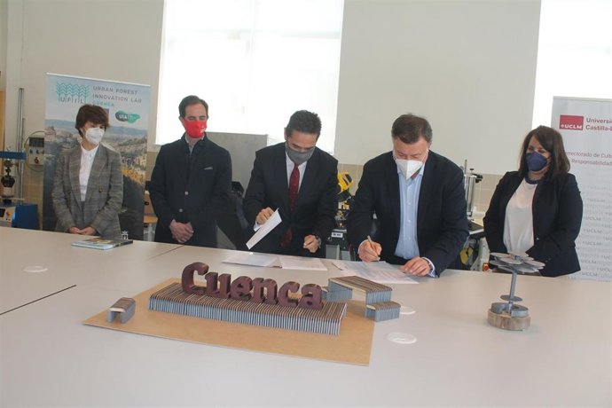 Vía Ágora se incorpora a UFIL de la UCLM retando a sus alumnos sobre las posibilidades de la madera en la construcción