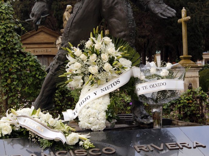 TUMBA DE PAQUIRRI EN EL DÍA DE SU CUMPLEAÑOS