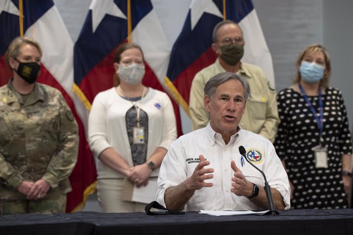 Archivo - 25 August 2020, US, Austin: Texas Governor Greg abbott briefs the media on the state's preparations for Hurricane Laura, scheduled to make landfall in east Texas and coastal Louisiana on Thursday. Photo: Bob Daemmrich/ZUMA Wire/dpa