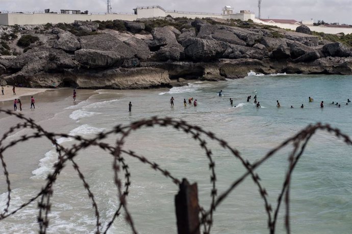 Archivo - Imagen de archivo de la playa del puerto de Mogadiscio, cerca de donde un coche bomba ha matado al menos a siete personas en un atentado terrorista.