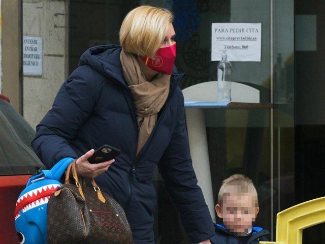 MARÍA ZURITA CON SU HIJO, CARLITOS