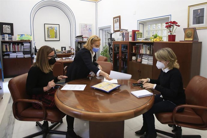 La rectora y vicerrectoras de la UCAM