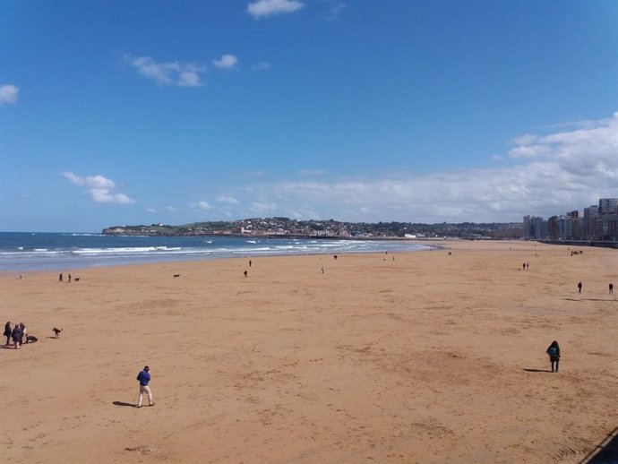 Archivo - Playa de San Lorenzo