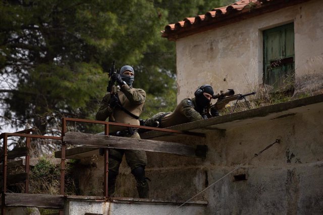 Miembros del Grupo Especial de Intervención (GEI) de los Mossos d’Esquadra, durante un día de entrenamiento en el Complex Egara en Sabadell