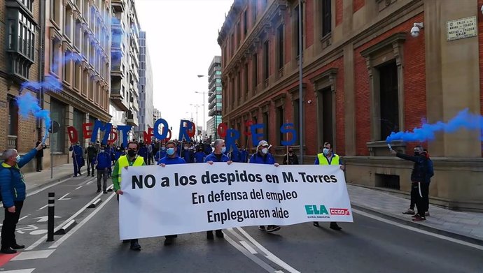 Manifestación de trabajadores de MTorres en contra del ERE presentado por la empresa
