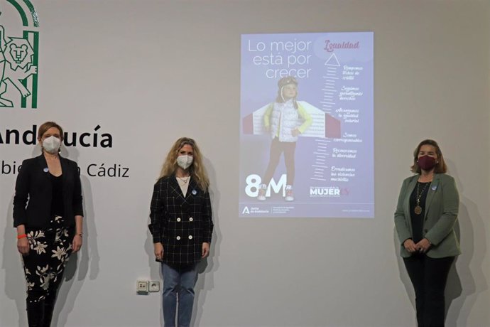 Archivo - La delegada de la Junta de Andalucía en Cádiz, Ana Mestre, y la asesora de programa del Instituto Andaluz de la Mujer (IAM) en Cádiz, Celia Mañueco, han presentado la campaña institucional de la Junta por el 8M.