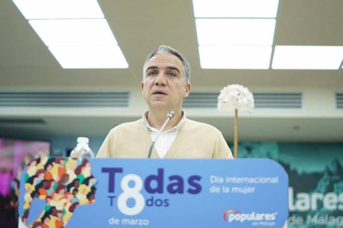 Elías Bendodo, presidente del PP de Málaga, en rueda de prensa