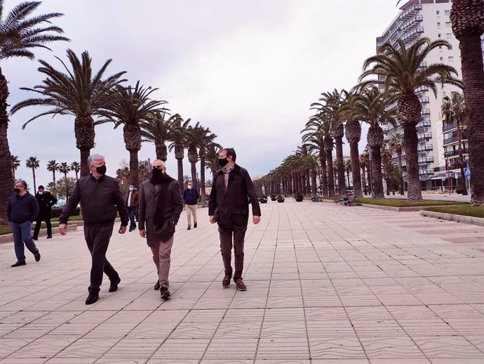 Matías Alonso, Carlos Carrizosa i Pere Huguet (Cs) en una visita a Salou (Tarragona)