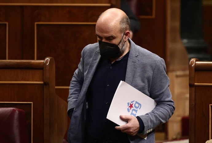 El portavoz del BNG en el Congreso, Néstor Rego, durante una sesión plenaria celebrada en el Congreso de los Diputados, en Madrid, (España), a 4 de febrero de 2021. Este pleno estará marcado, entre otras cuestiones, por la convalidación o derogación de 