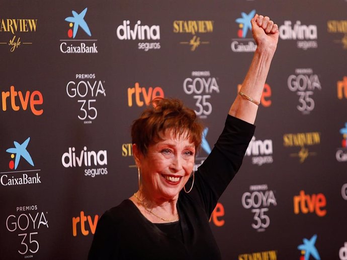 La actriz Verónica Forqué, posa en la alfombra roja en la 35 edición de los Premios Goyaen elTeatro del Soho CaixaBank de Málaga