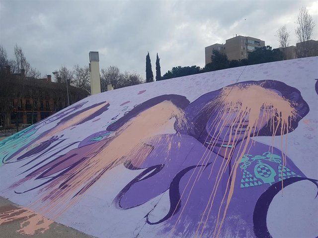 Réplica del mural de Ciudad Lineal en Alcalá de Henares vandalizado