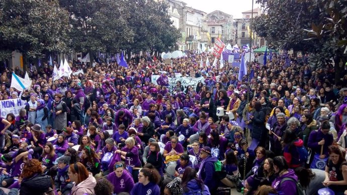 Archivo -   Manifestación feminista en Verín (Ourense) el 1 de marzo, precedente de este 8 de marzo de 2020