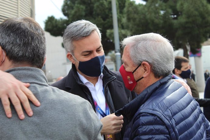 El candidato a la presidencia del FC Barcelona Víctor Font poco antes de votar, en el Camp Nou