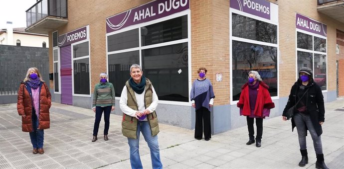 Neniques Roldán, candidata a la Coordinación Autonómica de Podemos en Navarra, con las personas que conforman su lista al Consejo Ciudadano