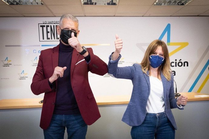 Francisco Linares junto a Rosa Dávila