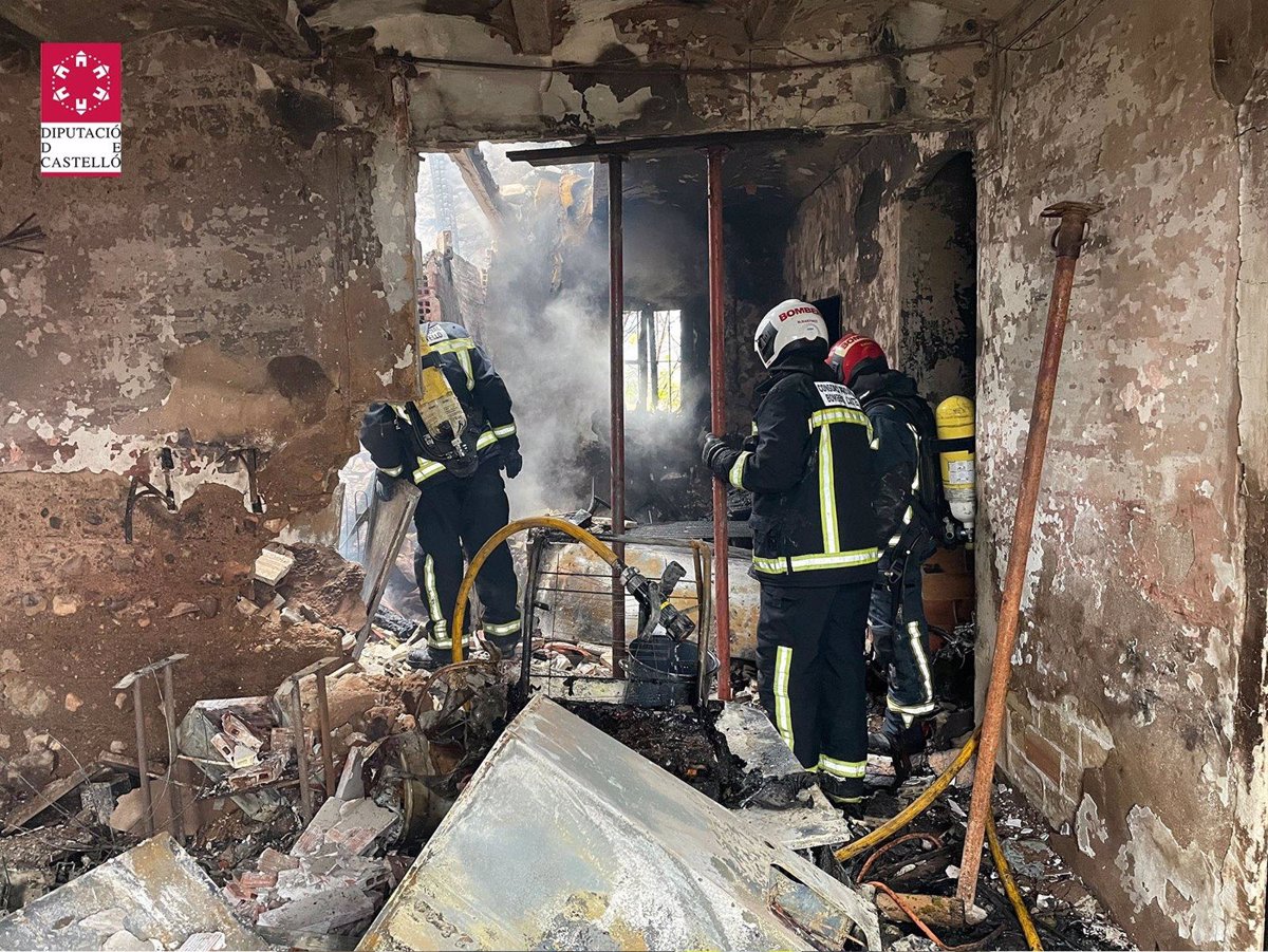 Hallan El Cad Ver De Un Hombre De A Os Calcinado En El Incendio De Una Casa En Cabanes